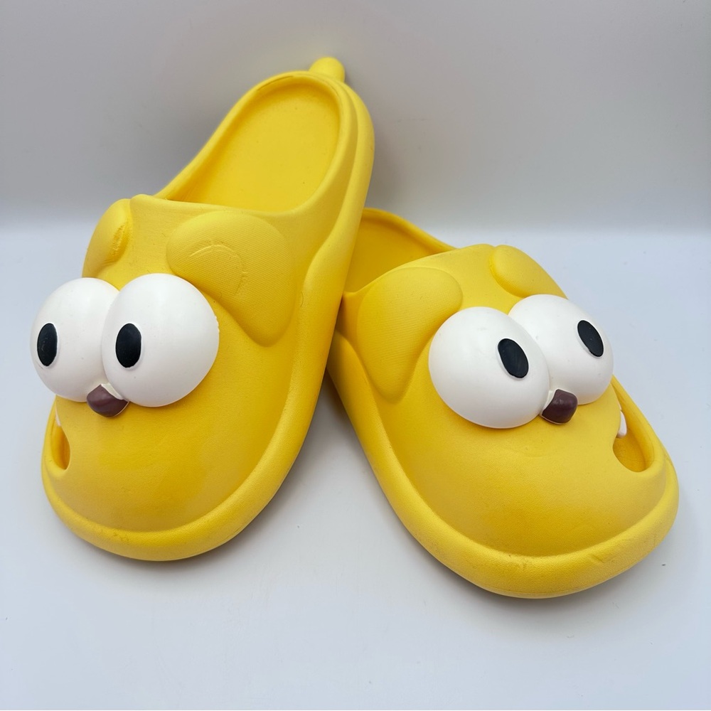 Big Eyed Cartoon Dog Slipper Slides Yellow Teeth Size EU 38-39 US 8-8.5 Preowned